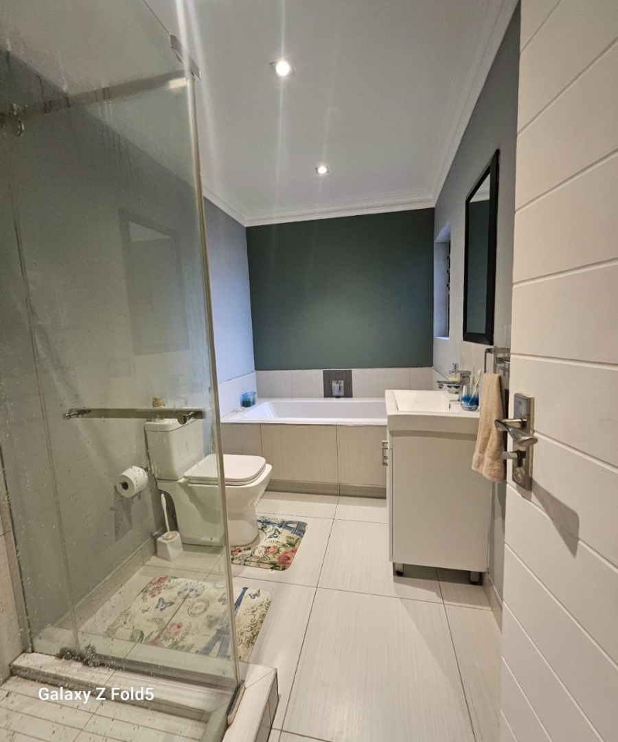 To Let  Bedroom Property for Rent in Winterstrand Eastern Cape